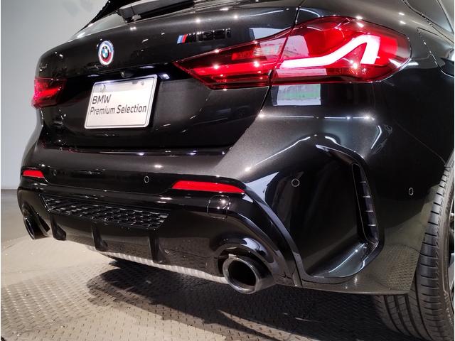 １シリーズ Ｍ１３５ｉ　ｘＤｒｉｖｅ　Ｍプラスパッケージ　パノラマガラスサンルーフ　アクティブクルーズコントロール　ヘッドアップディスプレイ　純正１８インチアルミホイール　ブラックレザーシート　５０周年記念モデル　ワンオーナー（30枚目）