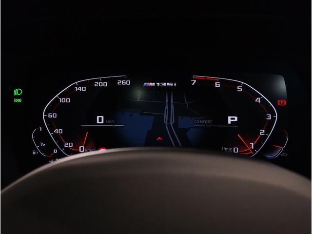 １シリーズ Ｍ１３５ｉ　ｘＤｒｉｖｅ　Ｍプラスパッケージ　パノラマガラスサンルーフ　アクティブクルーズコントロール　ヘッドアップディスプレイ　純正１８インチアルミホイール　ブラックレザーシート　５０周年記念モデル　ワンオーナー（70枚目）