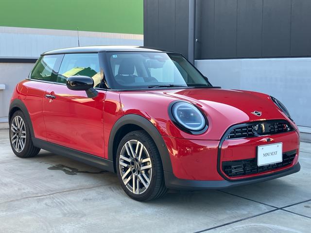 ＭＩＮＩ クーパーＳ　クラシック・トリム　ワンオナ　クラシックトリム　全周囲カメラ　ブラックルーフ　ブラックミラーカバー　純正１７インチアルミ　純正ＨＤＤナビ　　　クロスシート　軽減ブレーキ　アクティブクルーズコントロール　スマートキー（6枚目）