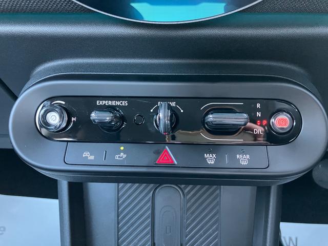 ＭＩＮＩ クーパーＳ　クラシック・トリム　ワンオナ　クラシックトリム　全周囲カメラ　ブラックルーフ　ブラックミラーカバー　純正１７インチアルミ　純正ＨＤＤナビ　　　クロスシート　軽減ブレーキ　アクティブクルーズコントロール　スマートキー（16枚目）