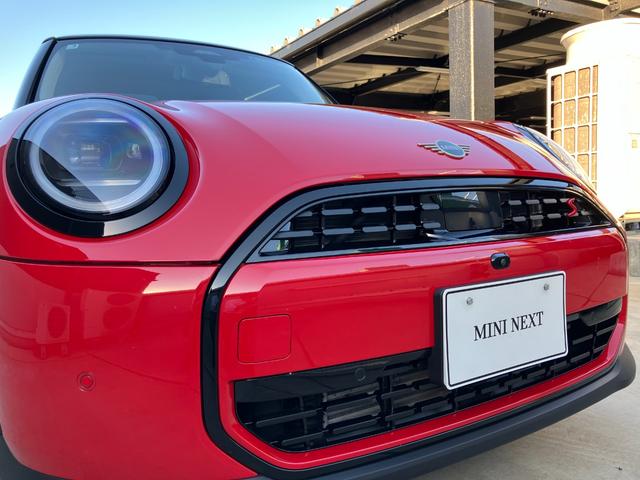 ＭＩＮＩ クーパーＳ　クラシック・トリム　ワンオナ　クラシックトリム　全周囲カメラ　ブラックルーフ　ブラックミラーカバー　純正１７インチアルミ　純正ＨＤＤナビ　　　クロスシート　軽減ブレーキ　アクティブクルーズコントロール　スマートキー（21枚目）