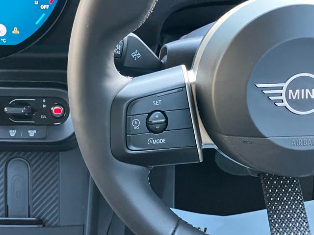 ＭＩＮＩ クーパーＳ　クラシック・トリム　ワンオナ　クラシックトリム　全周囲カメラ　ブラックルーフ　ブラックミラーカバー　純正１７インチアルミ　純正ＨＤＤナビ　　　クロスシート　軽減ブレーキ　アクティブクルーズコントロール　スマートキー（41枚目）