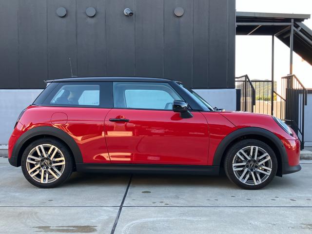 ＭＩＮＩ クーパーＳ　クラシック・トリム　ワンオナ　クラシックトリム　全周囲カメラ　ブラックルーフ　ブラックミラーカバー　純正１７インチアルミ　純正ＨＤＤナビ　　　クロスシート　軽減ブレーキ　アクティブクルーズコントロール　スマートキー（64枚目）