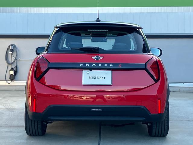 ＭＩＮＩ クーパーＳ　クラシック・トリム　ワンオナ　クラシックトリム　全周囲カメラ　ブラックルーフ　ブラックミラーカバー　純正１７インチアルミ　純正ＨＤＤナビ　　　クロスシート　軽減ブレーキ　アクティブクルーズコントロール　スマートキー（66枚目）