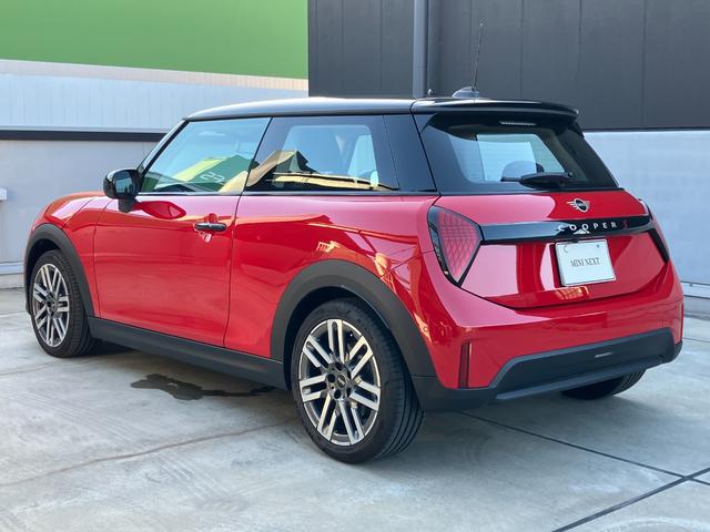ＭＩＮＩ クーパーＳ　クラシック・トリム　ワンオナ　クラシックトリム　全周囲カメラ　ブラックルーフ　ブラックミラーカバー　純正１７インチアルミ　純正ＨＤＤナビ　　　クロスシート　軽減ブレーキ　アクティブクルーズコントロール　スマートキー（67枚目）