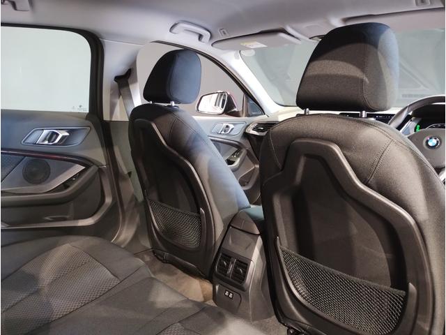 １シリーズ １１８ｄ　インディビジュアル・エディション　３０台限定車　ＨｉＦｉスピーカー　アクティブクルーズコントロール　オートチックハイビーム　ストレージパッケージ　Ｍスポーツエクステリア　電動リヤゲート　純正１７インチアルミホイール　ミラー純正ＥＴＣ（36枚目）