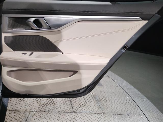 ８シリーズ ８４０ｄ　ｘＤｒｉｖｅ　グランクーペ　Ｍスポーツ　アイボリーホワイトレザーシート　ハーマンカードンスピーカー　パノラマガラスサンルーフ　ベンチレーションシート　１９インチアルミ　電動トランク　全周囲カメラ　ＴＶチューナー　衝突被害軽減ブレーキ（48枚目）