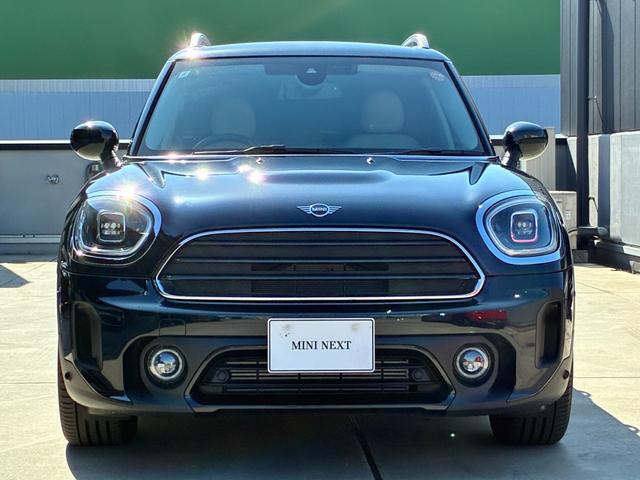 MINI クーパーDクロスオーバープレミアム+Pクラシクトリム 後期型 サテライトグレーレザー シートヒーター アクティブクルーズコントロール アンビエントライト 電動トランク インテリジェントセーフティー SOSコール 液晶メーター ユニオンジャックテールランプ(5枚目)