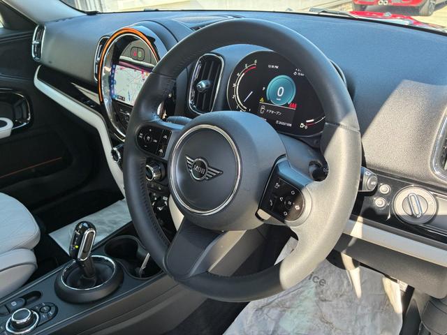 MINI クーパーDクロスオーバープレミアム+Pクラシクトリム 後期型 サテライトグレーレザー シートヒーター アクティブクルーズコントロール アンビエントライト 電動トランク インテリジェントセーフティー SOSコール 液晶メーター ユニオンジャックテールランプ(13枚目)