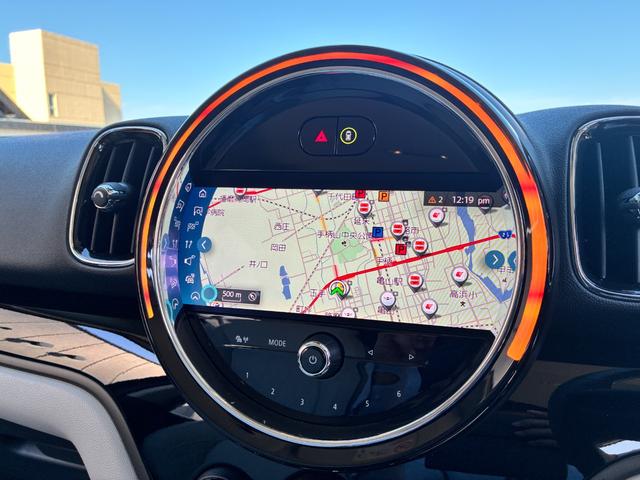 MINI クーパーDクロスオーバープレミアム+Pクラシクトリム 後期型 サテライトグレーレザー シートヒーター アクティブクルーズコントロール アンビエントライト 電動トランク インテリジェントセーフティー SOSコール 液晶メーター ユニオンジャックテールランプ(18枚目)