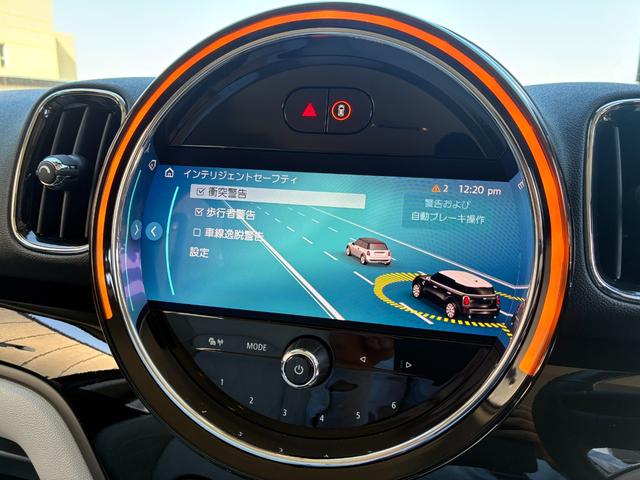 MINI クーパーDクロスオーバープレミアム+Pクラシクトリム 後期型 サテライトグレーレザー シートヒーター アクティブクルーズコントロール アンビエントライト 電動トランク インテリジェントセーフティー SOSコール 液晶メーター ユニオンジャックテールランプ(25枚目)