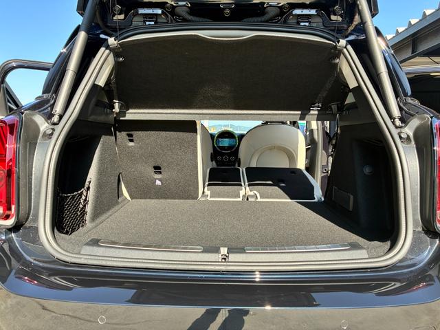 MINI クーパーDクロスオーバープレミアム+Pクラシクトリム 後期型 サテライトグレーレザー シートヒーター アクティブクルーズコントロール アンビエントライト 電動トランク インテリジェントセーフティー SOSコール 液晶メーター ユニオンジャックテールランプ(40枚目)