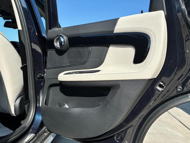 MINI クーパーDクロスオーバープレミアム+Pクラシクトリム 後期型 サテライトグレーレザー シートヒーター アクティブクルーズコントロール アンビエントライト 電動トランク インテリジェントセーフティー SOSコール 液晶メーター ユニオンジャックテールランプ(46枚目)