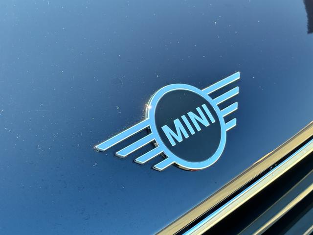 MINI クーパーDクロスオーバープレミアム+Pクラシクトリム 後期型 サテライトグレーレザー シートヒーター アクティブクルーズコントロール アンビエントライト 電動トランク インテリジェントセーフティー SOSコール 液晶メーター ユニオンジャックテールランプ(48枚目)