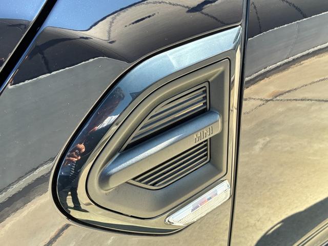 MINI クーパーDクロスオーバープレミアム+Pクラシクトリム 後期型 サテライトグレーレザー シートヒーター アクティブクルーズコントロール アンビエントライト 電動トランク インテリジェントセーフティー SOSコール 液晶メーター ユニオンジャックテールランプ(49枚目)