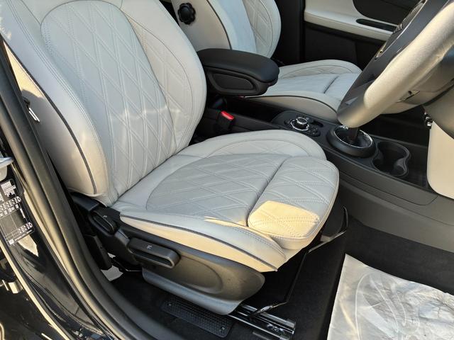 MINI クーパーDクロスオーバープレミアム+Pクラシクトリム 後期型 サテライトグレーレザー シートヒーター アクティブクルーズコントロール アンビエントライト 電動トランク インテリジェントセーフティー SOSコール 液晶メーター ユニオンジャックテールランプ(53枚目)