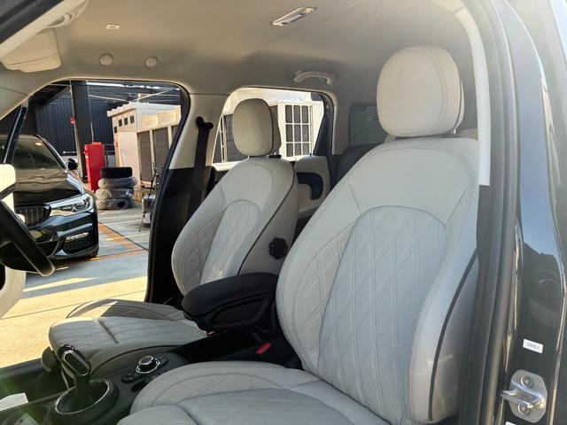 MINI クーパーDクロスオーバープレミアム+Pクラシクトリム 後期型 サテライトグレーレザー シートヒーター アクティブクルーズコントロール アンビエントライト 電動トランク インテリジェントセーフティー SOSコール 液晶メーター ユニオンジャックテールランプ(58枚目)