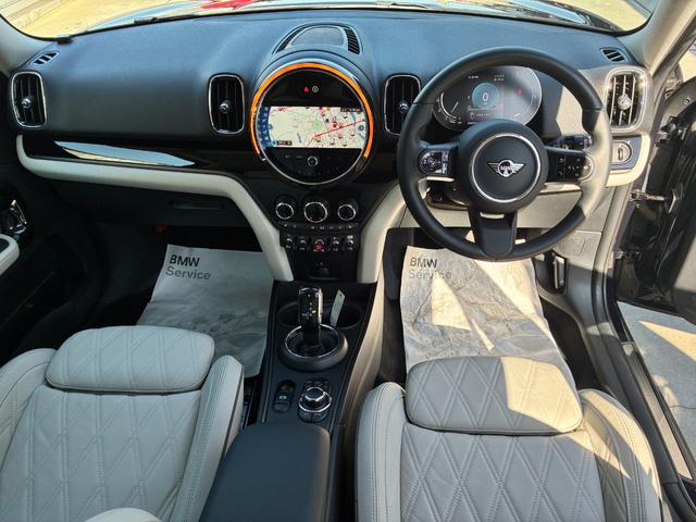 MINI クーパーDクロスオーバープレミアム+Pクラシクトリム 後期型 サテライトグレーレザー シートヒーター アクティブクルーズコントロール アンビエントライト 電動トランク インテリジェントセーフティー SOSコール 液晶メーター ユニオンジャックテールランプ(69枚目)