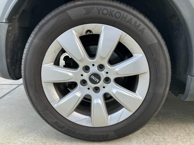 MINI ワン クロスオーバー ワンオーナー 純正HDDナビ バックカメラ リアコーナーセンサー 17インチホイール フォグランプ 電動格納ミラー USB接続 オートライト ルーフレール ETC センターアームレスト(32枚目)