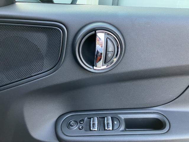 MINI ワン クロスオーバー ワンオーナー 純正HDDナビ バックカメラ リアコーナーセンサー 17インチホイール フォグランプ 電動格納ミラー USB接続 オートライト ルーフレール ETC センターアームレスト(43枚目)