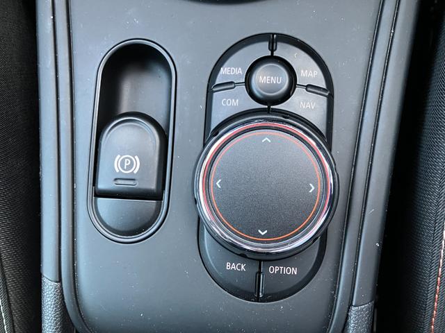 MINI ワン クロスオーバー ワンオーナー 純正HDDナビ バックカメラ リアコーナーセンサー 17インチホイール フォグランプ 電動格納ミラー USB接続 オートライト ルーフレール ETC センターアームレスト(53枚目)