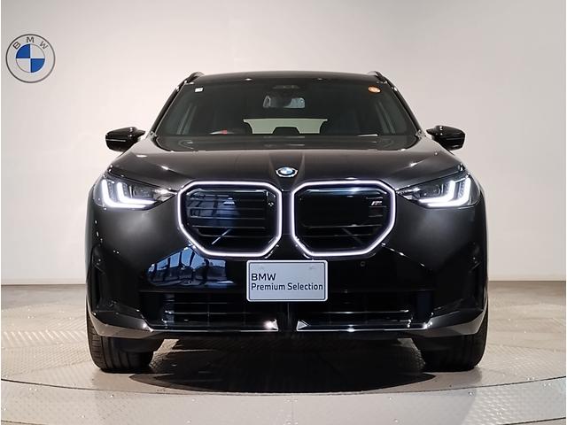 サービス工場では弊社の誇るＢＭＷマイスター資格を取得した熟練メカニックを筆頭にＢＭＷのプロフェッショナルがお客様のお車を整備いたします。