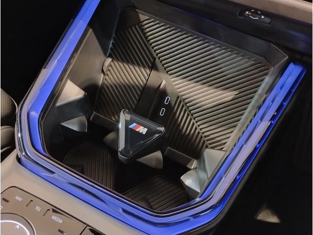 お客様のご要望が多い地デジチューナーやドライブレコーダーを取り付けてご納車することも可能です。取り付け工賃等はスタッフにまでお問い合わせください。