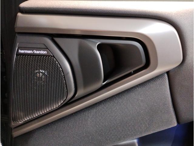 サービス工場では弊社の誇るＢＭＷマイスター資格を取得した熟練メカニックを筆頭にＢＭＷのプロフェッショナルがお客様のお車を整備いたします。