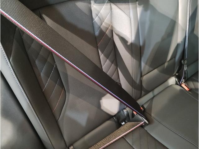 サービス工場では弊社の誇るＢＭＷマイスター資格を取得した熟練メカニックを筆頭にＢＭＷのプロフェッショナルがお客様のお車を整備いたします。