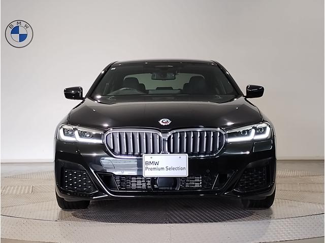 ５シリーズ ５２３ｉ　Ｍスポーツ　ブラックレザーシート　シートヒーター　アダプティブＭサスペンション　電動トランクゲート（キック開閉無し）１９インチアルミ　ヘッドアップディスプレイ　アンビエントライト　ＬＥＤライト　オートハイビーム（5枚目）