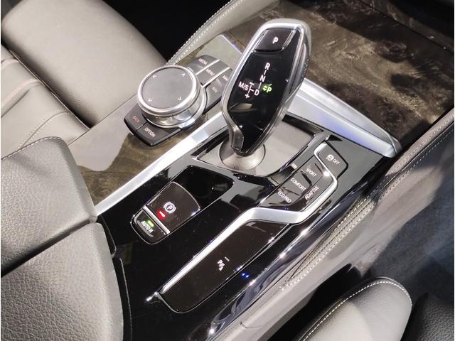 ５シリーズ ５２３ｉ　Ｍスポーツ　ブラックレザーシート　シートヒーター　アダプティブＭサスペンション　電動トランクゲート（キック開閉無し）１９インチアルミ　ヘッドアップディスプレイ　アンビエントライト　ＬＥＤライト　オートハイビーム（16枚目）