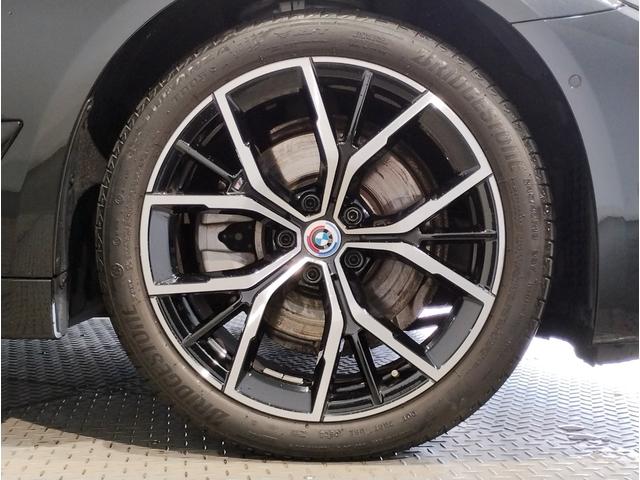 ５シリーズ ５２３ｉ　Ｍスポーツ　ブラックレザーシート　シートヒーター　アダプティブＭサスペンション　電動トランクゲート（キック開閉無し）１９インチアルミ　ヘッドアップディスプレイ　アンビエントライト　ＬＥＤライト　オートハイビーム（33枚目）