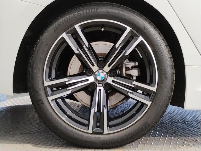 ３シリーズ ３１８ｉ　Ｍスポーツ　コンフォートＰ　シートヒーター　ヘッドアップディスプレイ　全周囲カメラ　１８インチＡＷ　衝突軽減ブレーキ　ステアリングサポート　アクティブクルーズコントロール　電動トランク　ＡｐｐｌｅＣａｒＰｌａｙ（29枚目）