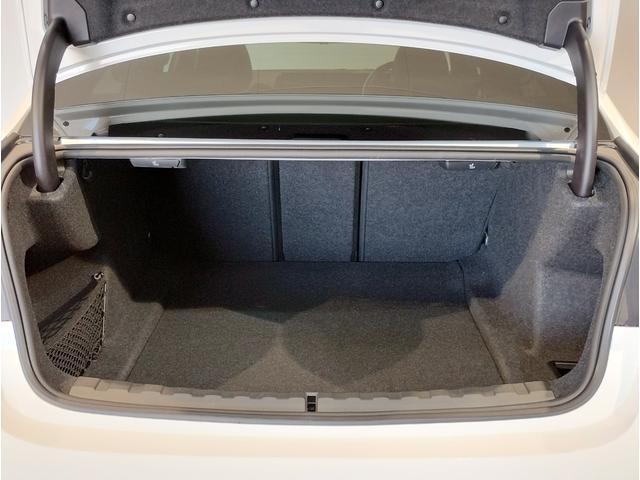 ３シリーズ ３１８ｉ　Ｍスポーツ　コンフォートＰ　シートヒーター　ヘッドアップディスプレイ　全周囲カメラ　１８インチＡＷ　衝突軽減ブレーキ　ステアリングサポート　アクティブクルーズコントロール　電動トランク　ＡｐｐｌｅＣａｒＰｌａｙ（35枚目）