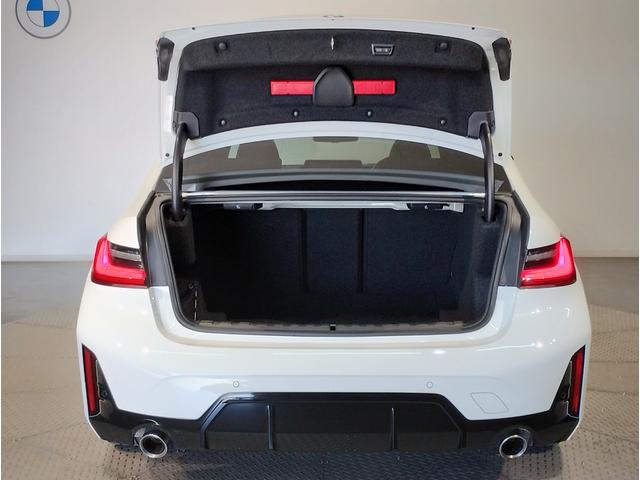 ３シリーズ ３１８ｉ　Ｍスポーツ　コンフォートＰ　シートヒーター　ヘッドアップディスプレイ　全周囲カメラ　１８インチＡＷ　衝突軽減ブレーキ　ステアリングサポート　アクティブクルーズコントロール　電動トランク　ＡｐｐｌｅＣａｒＰｌａｙ（36枚目）