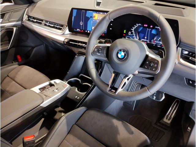 Ｘ１ ｘＤｒｉｖｅ　２０ｄ　Ｍスポーツ　ワンオーナー　ＯＳ９　アンドロイドオート　アップルカープレイ　電動シート　シートヒーター　全周囲カメラ　純正１８インチＡＷ　電動リアゲート　　アクティブクルーズコントロール　ヘッドアップディスプレイ（15枚目）