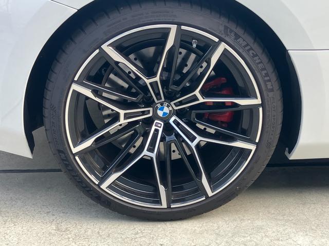 サービス工場では弊社の誇るＢＭＷマイスター資格を取得した熟練メカニックを筆頭にＢＭＷのプロフェッショナルがお客様のお車を整備いたします。