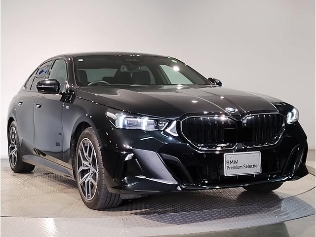 ５シリーズ ５２３ｉ　Ｍスポーツ　コンフォートドライブＰＫＧ　ブラックキドニーグリル　アダプティブサスペンション　ヘッドアップディスプレイ　インテグレイトアクティブステアリング　４ゾーンエアコン　ＡｐｐｌｅＣａｒＰｌａｙ　１９ＡＷ（6枚目）