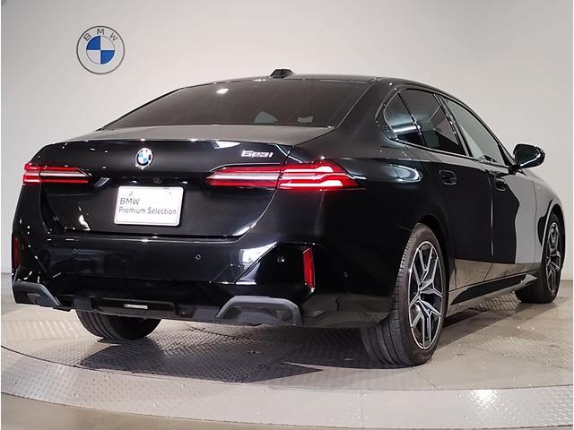 ５シリーズ ５２３ｉ　Ｍスポーツ　コンフォートドライブＰＫＧ　ブラックキドニーグリル　アダプティブサスペンション　ヘッドアップディスプレイ　インテグレイトアクティブステアリング　４ゾーンエアコン　ＡｐｐｌｅＣａｒＰｌａｙ　１９ＡＷ（8枚目）