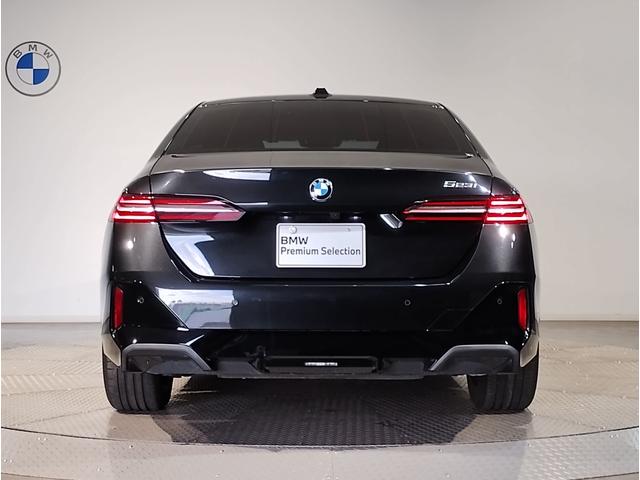 ５シリーズ ５２３ｉ　Ｍスポーツ　コンフォートドライブＰＫＧ　ブラックキドニーグリル　アダプティブサスペンション　ヘッドアップディスプレイ　インテグレイトアクティブステアリング　４ゾーンエアコン　ＡｐｐｌｅＣａｒＰｌａｙ　１９ＡＷ（9枚目）