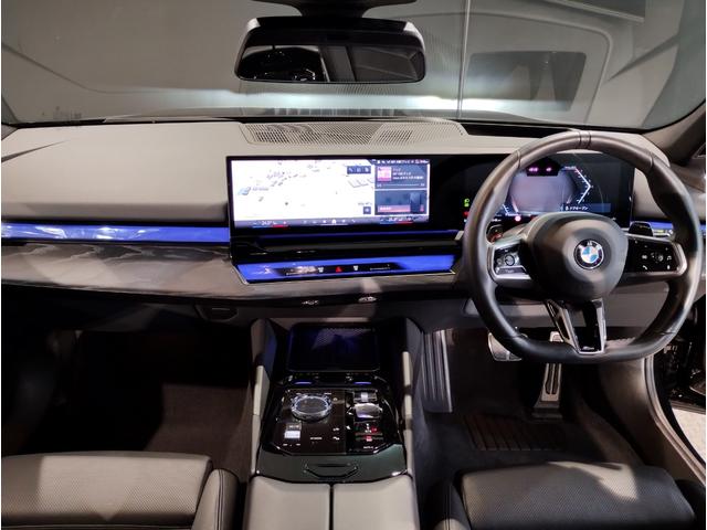 ５シリーズ ５２３ｉ　Ｍスポーツ　コンフォートドライブＰＫＧ　ブラックキドニーグリル　アダプティブサスペンション　ヘッドアップディスプレイ　インテグレイトアクティブステアリング　４ゾーンエアコン　ＡｐｐｌｅＣａｒＰｌａｙ　１９ＡＷ（14枚目）