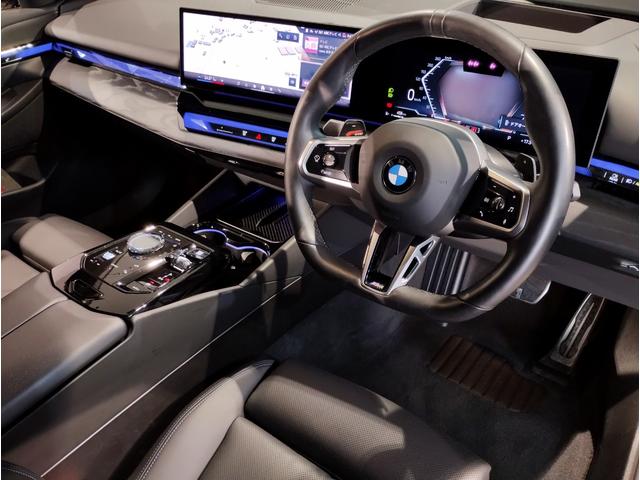 ５シリーズ ５２３ｉ　Ｍスポーツ　コンフォートドライブＰＫＧ　ブラックキドニーグリル　アダプティブサスペンション　ヘッドアップディスプレイ　インテグレイトアクティブステアリング　４ゾーンエアコン　ＡｐｐｌｅＣａｒＰｌａｙ　１９ＡＷ（15枚目）