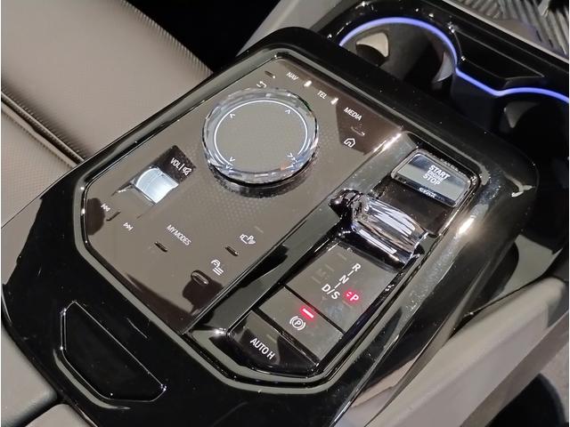 ５シリーズ ５２３ｉ　Ｍスポーツ　コンフォートドライブＰＫＧ　ブラックキドニーグリル　アダプティブサスペンション　ヘッドアップディスプレイ　インテグレイトアクティブステアリング　４ゾーンエアコン　ＡｐｐｌｅＣａｒＰｌａｙ　１９ＡＷ（16枚目）