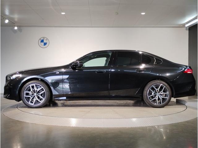 ５シリーズ ５２３ｉ　Ｍスポーツ　コンフォートドライブＰＫＧ　ブラックキドニーグリル　アダプティブサスペンション　ヘッドアップディスプレイ　インテグレイトアクティブステアリング　４ゾーンエアコン　ＡｐｐｌｅＣａｒＰｌａｙ　１９ＡＷ（27枚目）