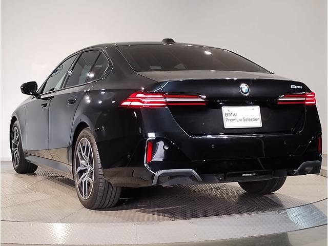 ５シリーズ ５２３ｉ　Ｍスポーツ　コンフォートドライブＰＫＧ　ブラックキドニーグリル　アダプティブサスペンション　ヘッドアップディスプレイ　インテグレイトアクティブステアリング　４ゾーンエアコン　ＡｐｐｌｅＣａｒＰｌａｙ　１９ＡＷ（28枚目）