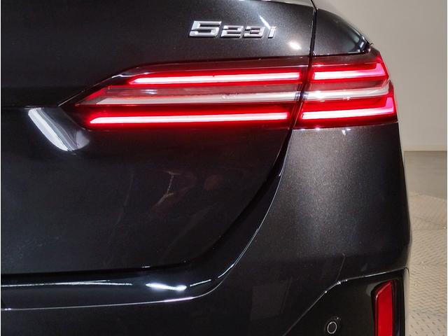 ５シリーズ ５２３ｉ　Ｍスポーツ　コンフォートドライブＰＫＧ　ブラックキドニーグリル　アダプティブサスペンション　ヘッドアップディスプレイ　インテグレイトアクティブステアリング　４ゾーンエアコン　ＡｐｐｌｅＣａｒＰｌａｙ　１９ＡＷ（39枚目）