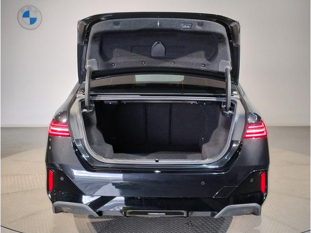 ５シリーズ ５２３ｉ　Ｍスポーツ　コンフォートドライブＰＫＧ　ブラックキドニーグリル　アダプティブサスペンション　ヘッドアップディスプレイ　インテグレイトアクティブステアリング　４ゾーンエアコン　ＡｐｐｌｅＣａｒＰｌａｙ　１９ＡＷ（41枚目）