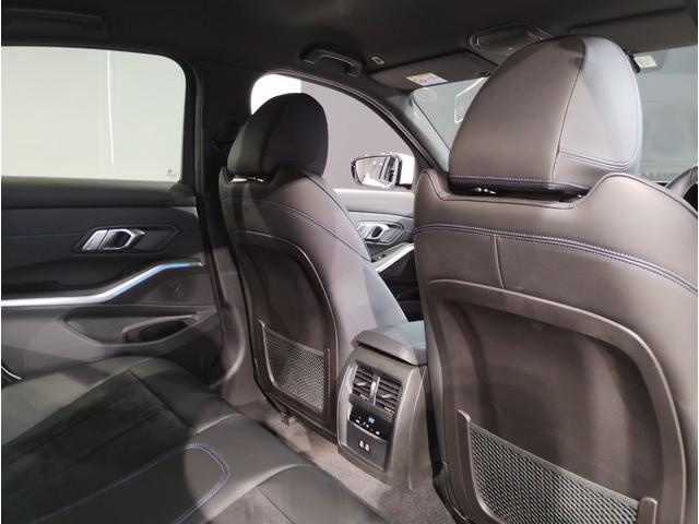 購入していただきましたお車は弊社サービス工場で１００項目にもなる納車前点検を行った後にご納車いたします。