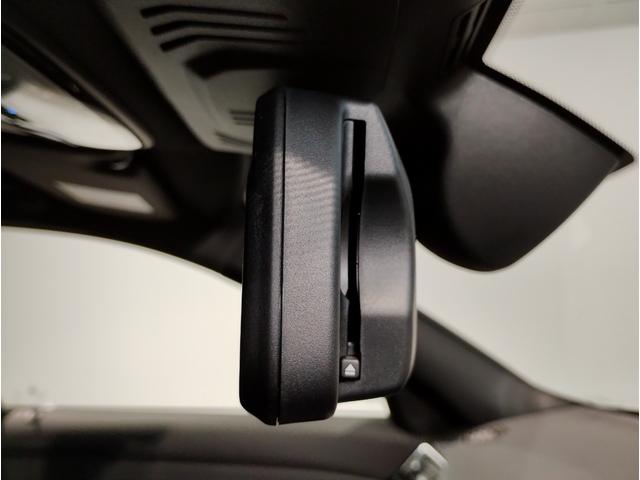 サービス工場では弊社の誇るＢＭＷマイスター資格を取得した熟練メカニックを筆頭にＢＭＷのプロフェッショナルがお客様のお車を整備いたします。