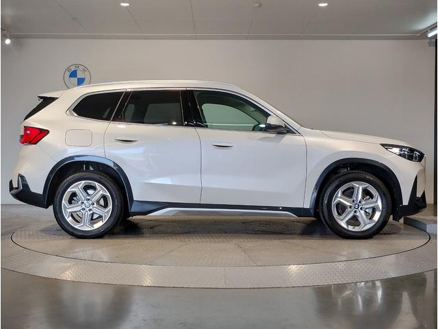 X1 xDrive 20d xライン 元レンタカー ヴェガンザブラックレザー シートヒーター 電動リヤゲート(キック開閉付き) アンビエントライト カーブドディスプレイ 18インチアルミホイール 全方位カメラ アクティブクルーズC(7枚目)
